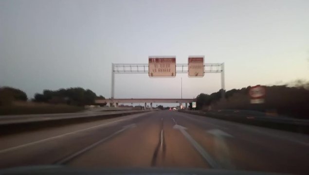 Time Lapse conduciendo por autopista y carretera al atrdecer