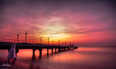 Fototapeta premium Pier in the sunrise