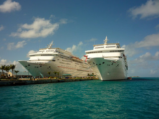 70 951 Kreuzfahrtschiff Fototapeten Leinwandbilder Und Aufkleber Wallsheaven