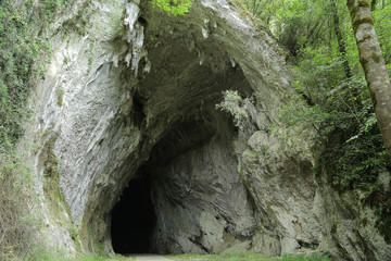 Entrada a la Cueva de Cullalvera, Ramales de la Victoria, Cantabria © IVÁN VIEITO GARCÍA