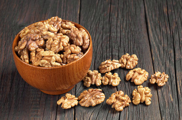 Walnuts kernels in bowl