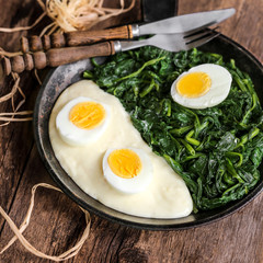 Epinards frais et oeufs durs à la sauce béchamel 7