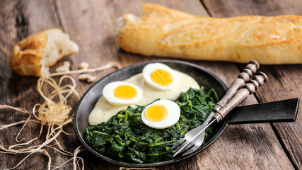 Epinards frais et oeufs durs à la sauce béchamel 5