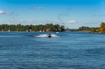 Obraz premium Steam boat returning to harbor on Lake Muskoka