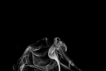 Rauch auf schwarzem Hintergrund