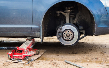 Шиномонтаж. Замена колеса в автомобиле