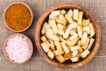 Crackers small fried from white bread
