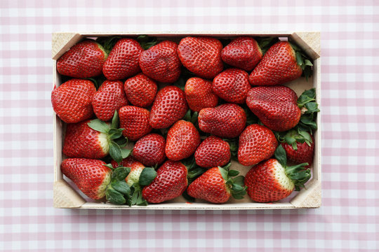 Food: Strawberries in a crate