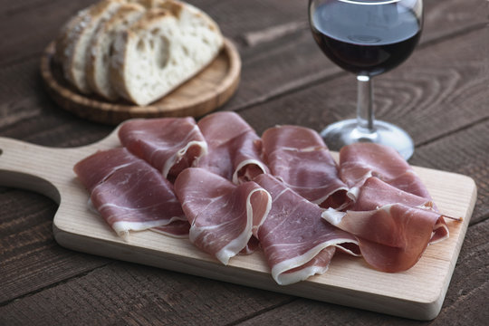 Food: Jam?_n Ib?rico, sliced spanish ham