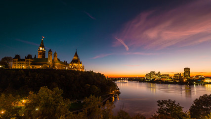 Fototapeta na wymiar Beautiful View of Canadian Parliament, Ottawa River and Gatineau Skyline at Dusk
