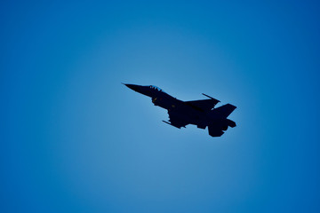 戦闘機のシルエット