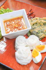 noodle and egg with curry