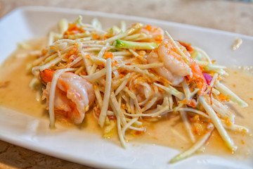 Spicy mango salad with shrimp