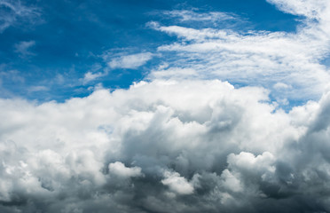 Obraz premium colorful dramatic sky with cloud at sunset.