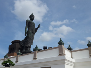 Obraz premium large walking buddha statue in Thailand