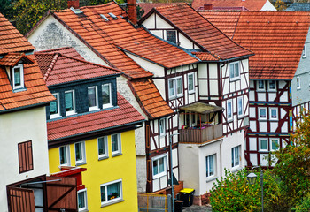 Fototapeta na wymiar Eine Reihe historischer Häuser in der Altstadt von Schlitz Vogelsberg, auch genannt die Romantische Burgenstadt Schlitz