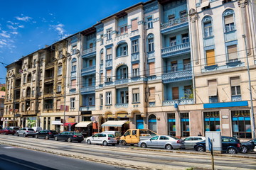 Fototapeta na wymiar Budapest, Sanierte Häuserzeile