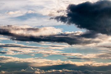 Obraz premium colorful dramatic sky with cloud at sunset.