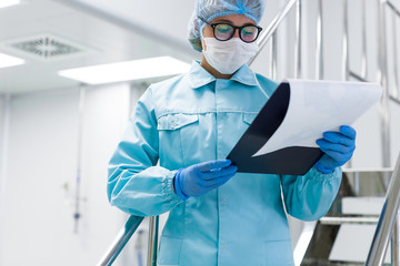 the operator checks the equipment for the production of sterile