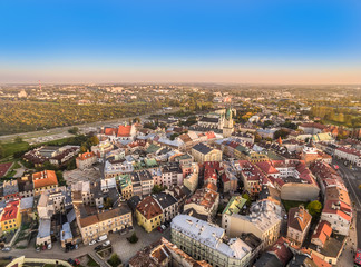 Lublin - stare miasto z lotu ptaka. Zabytki Lublina: wieża Trynitarska, plac Po Farze, stary...