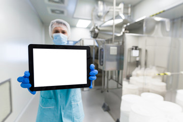 medical worker is showing the empty tablet, blured background