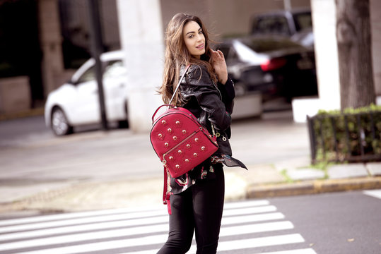 oto&ntilde;o ciudad modelo mujer 