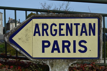 Fototapeta premium Panneau routier en béton à La Ferté-Macé (Orne - France)