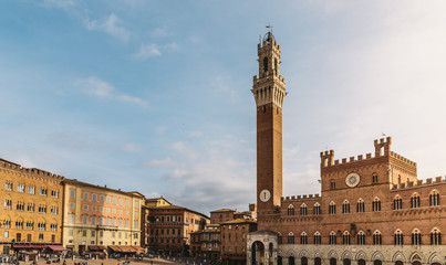 Fototapeta na wymiar Medieval Piazza del Campo and Palazzo Pubblico in Siena, Tuscany, Italy
