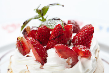 Strawberry pavlova cake