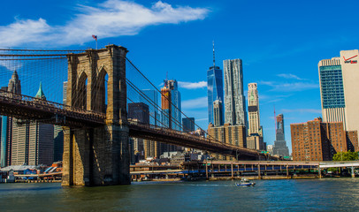 Fototapeta na wymiar New York, Skyline mit Brooklyn Bridge