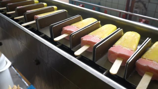 The conveyor automatic lines for the production of ice cream