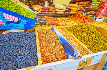 Raisins and spices in Tehran market