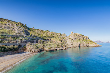 Fototapeta na wymiar Spiaggia nei pressi di Torre Normanna, provincia di Palermo IT