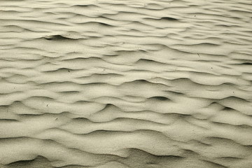 Fototapeta na wymiar Sand waves, sand pattern on the beach