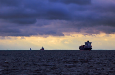 Three vessels following each other in the Bay