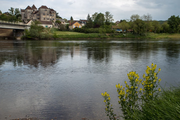 Village de Meyronne au bord de la Dordogne , France