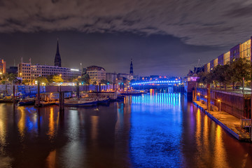 Fototapeta na wymiar panorama of the harbor of Hamburg at night