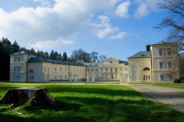 Fototapeta premium State chateau / castle Kynzvart - Classicist summer seat of Austrian politician and chancelor, duke K. V. Metternich - small spa town Lazne Kynzvart (near Marianske Lazne) - Czech Republic