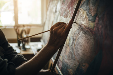 Painting at a stafelay. Work in the atelier.