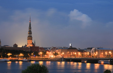 Fototapeta na wymiar Panoramic view of Old Riga, Latvia - stone bridge and a church at night