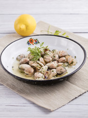 clams in very old plate