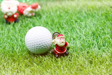 Naklejka premium Golfer Christmas holiday concept with golf ball and Christmas decoration