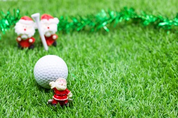 Naklejka premium Golfer Christmas holiday concept with golf ball and Christmas decoration
