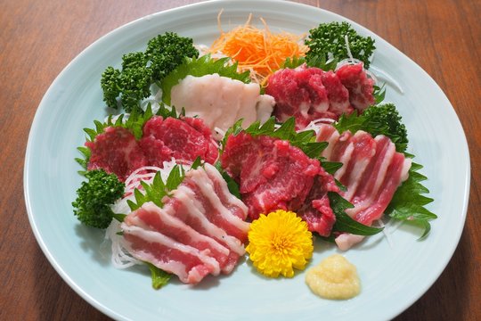 馬刺し