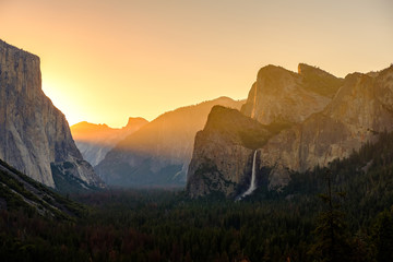 Fototapeta na wymiar Yosemite National Park Valley at sunrise