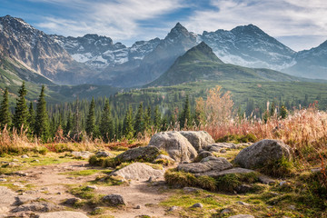 Fototapeta premium Wonderful path to the Tatras at sunset in autumn