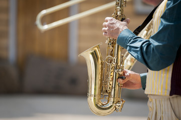 Saxophoniste en train de jouer