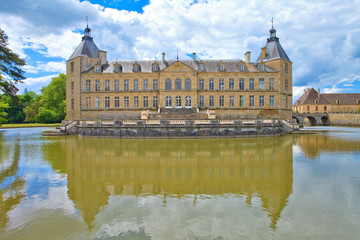 Fototapeta na wymiar Château de Sully, Bourgogne, Saône et Loire