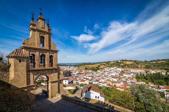 Miasto Aracena w prowincji Huelva w Hiszpanii