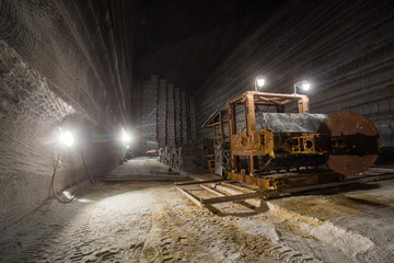 Salt saw machine in underground salt mine shaft - obrazy, fototapety, plakaty